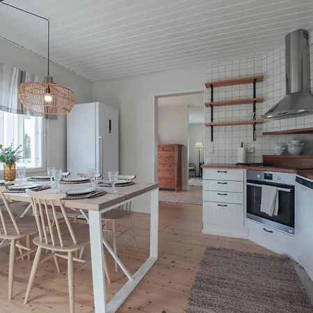Lakeside Holiday Chalet *